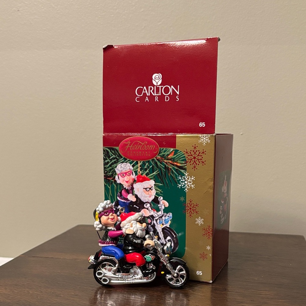Vintage 2005 Keeping Up With The Clauses Heirloom Carlton Ornament
